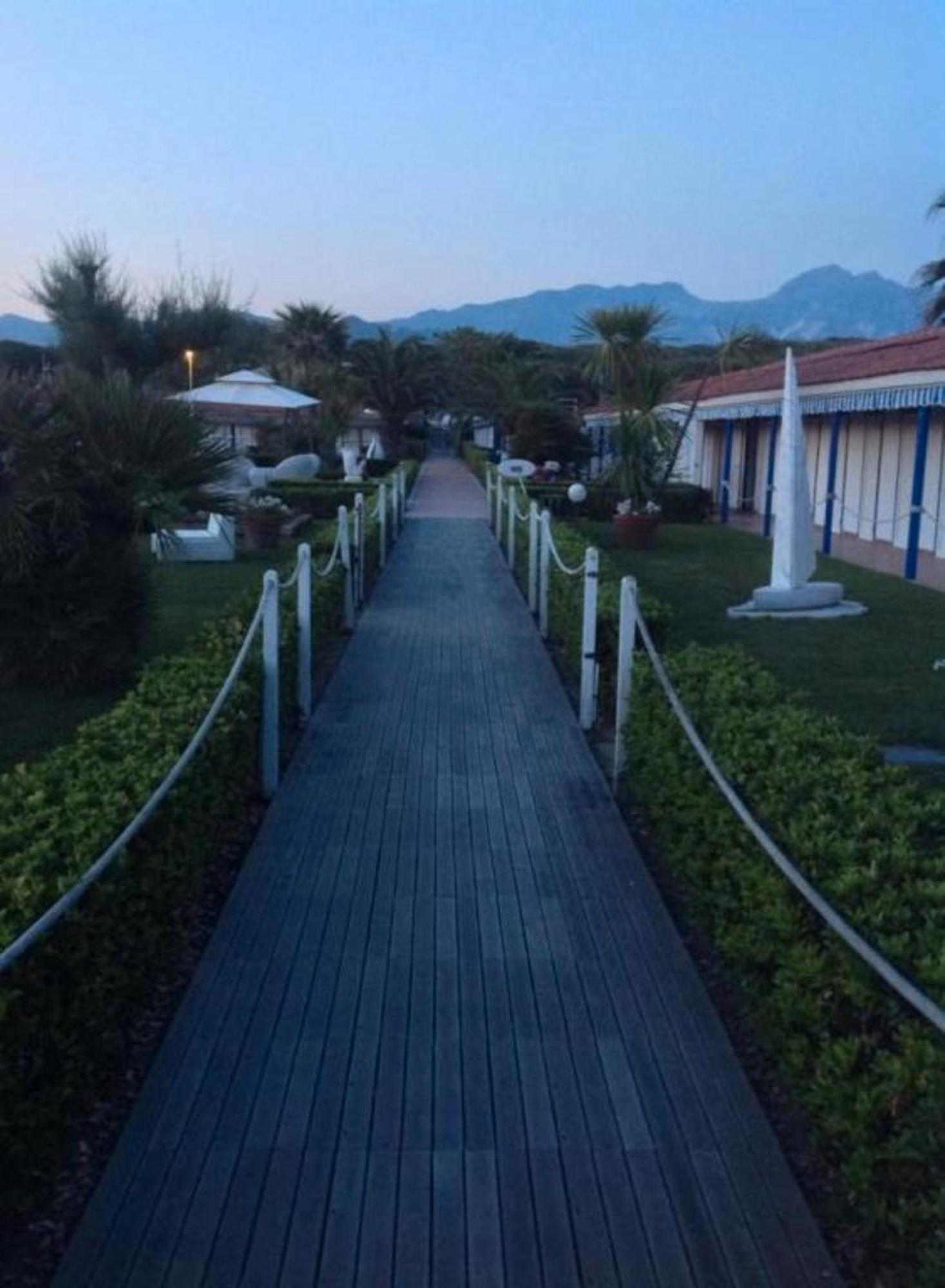 Bed And Breakfast Bagno Venezia Marina Di Carrara Esterno foto