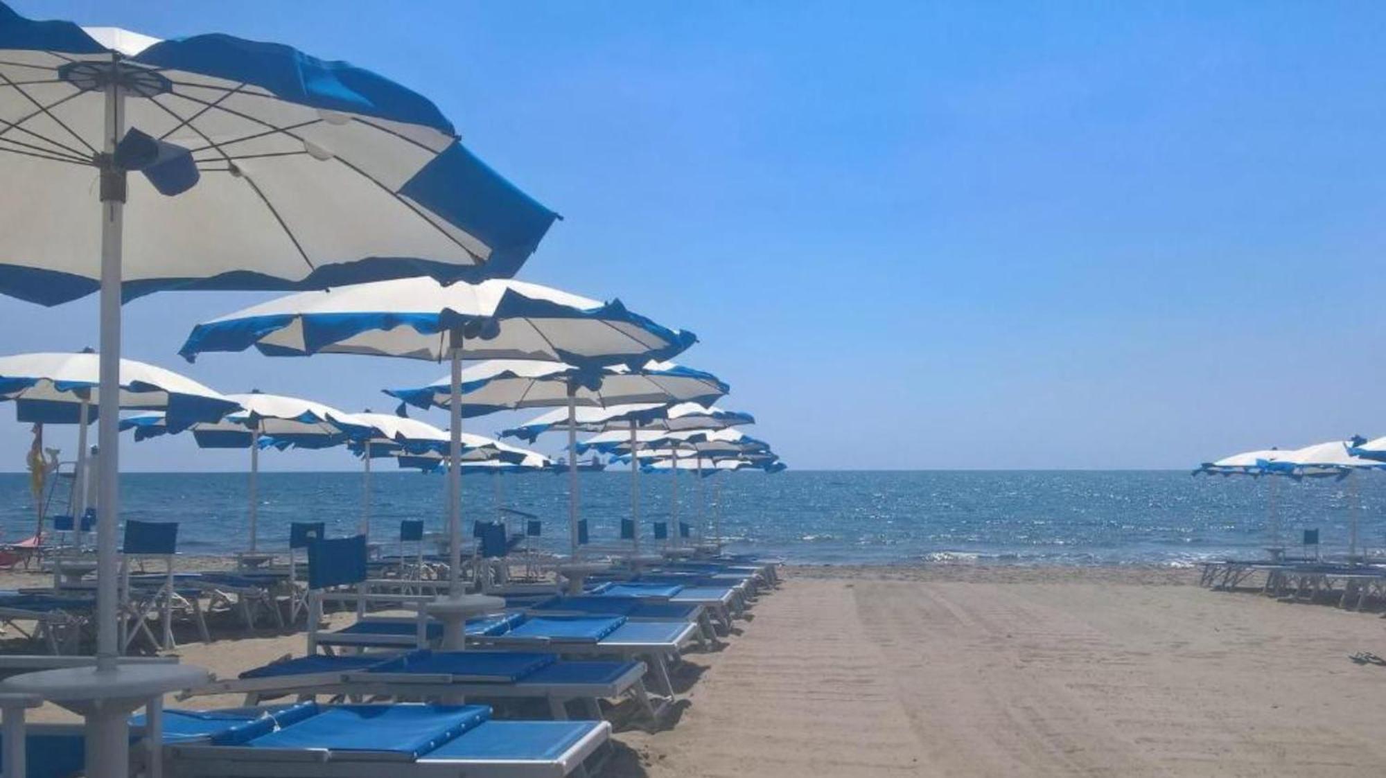 Bed And Breakfast Bagno Venezia Marina Di Carrara Esterno foto